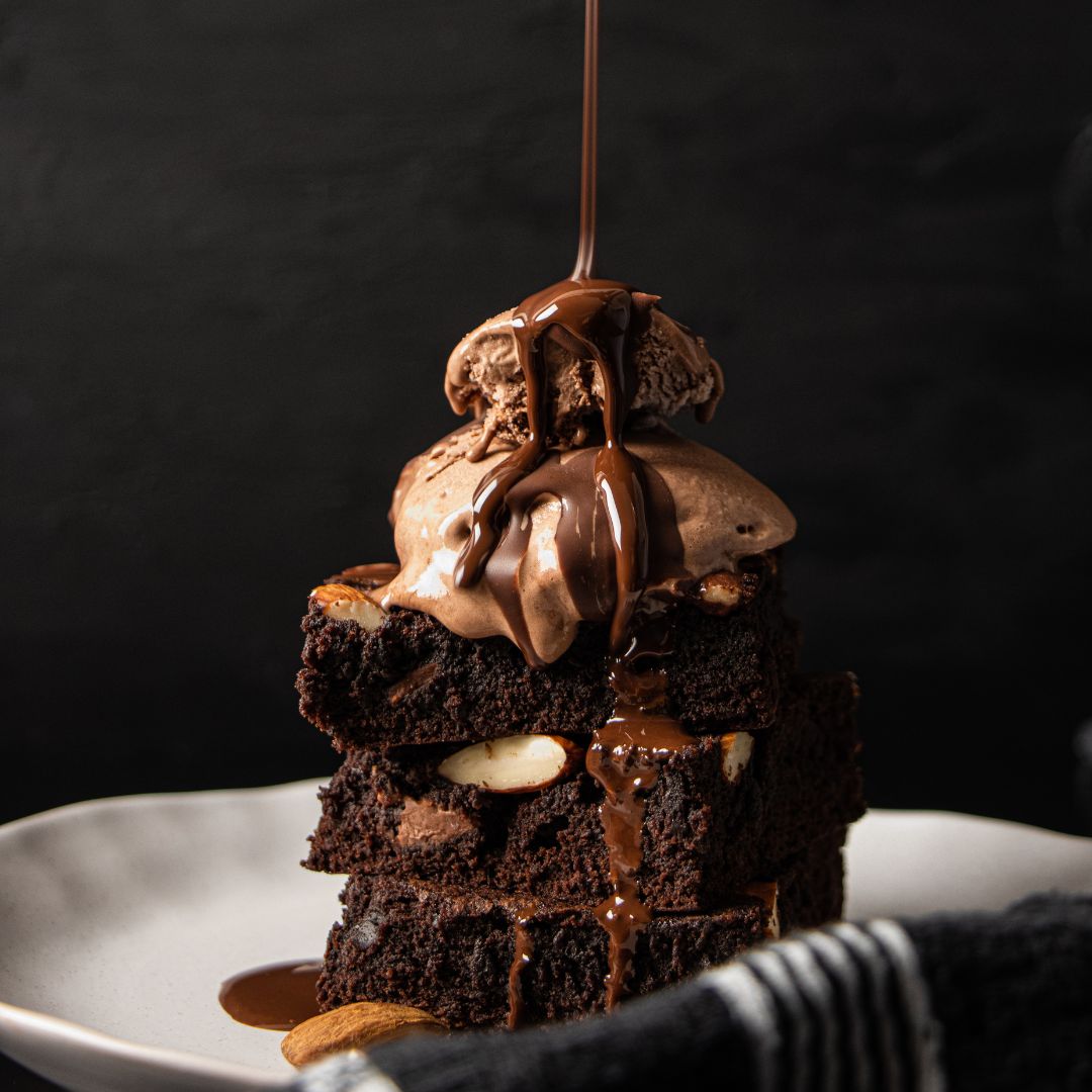 Brownie Protéiné Ultra-Choco et sa Mousse onctueuse au Chocolat Végan : le duo irrésistible pour Pâques !