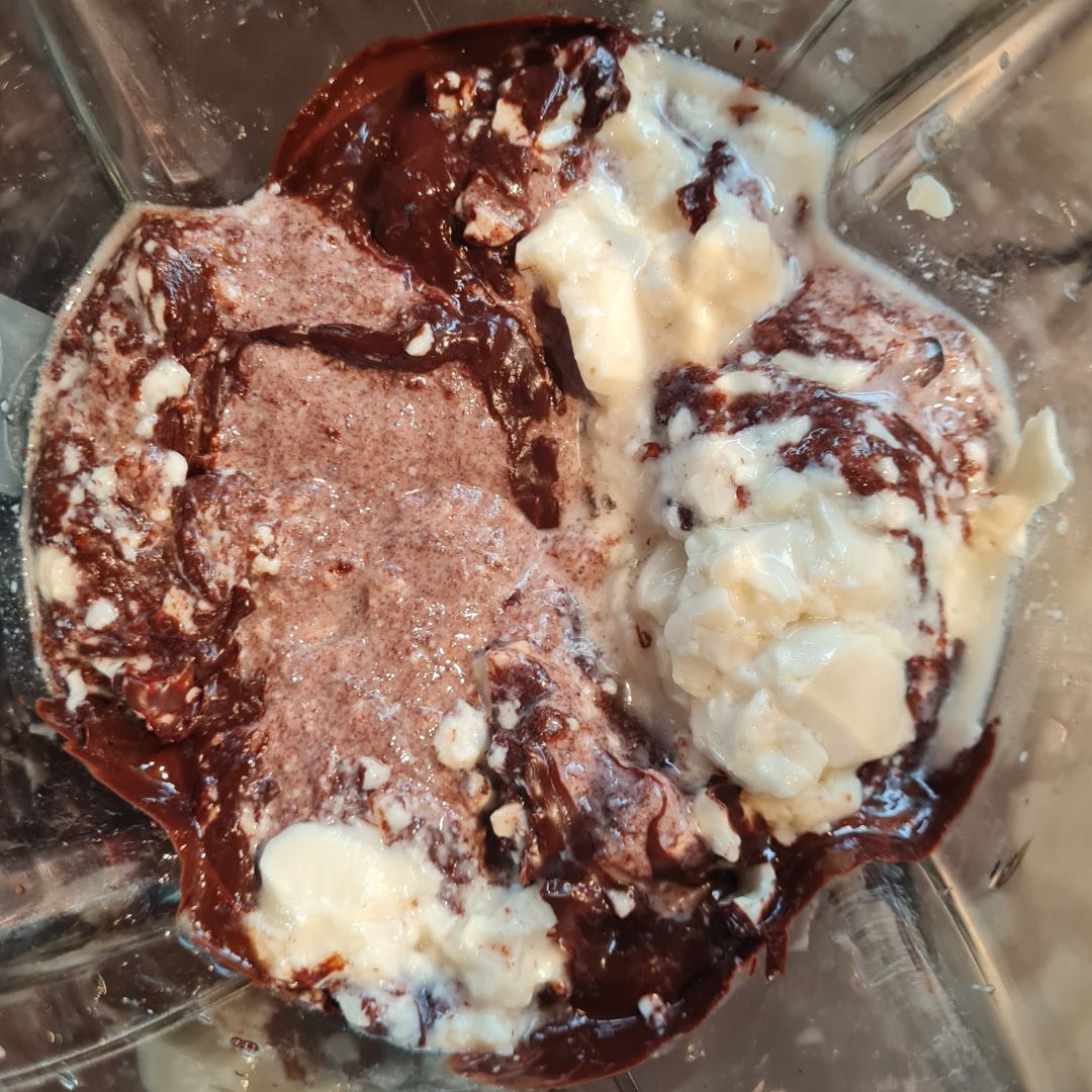 Brownie Protéiné Ultra-Choco et sa Mousse onctueuse au Chocolat Végan (2)