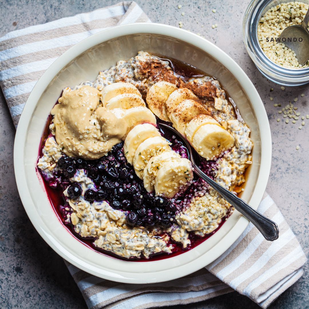 Porridge d'Avoine Protéiné aux Myrtilles : Boostez votre énergie en Montagne avec ce Petit-Déjeuner idéal pour votre journée de ski !