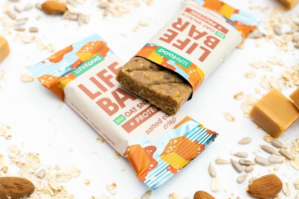 Barre protéinée crispy Lifebar à l'avoine gout caramel sale oat snack bio sans gluten