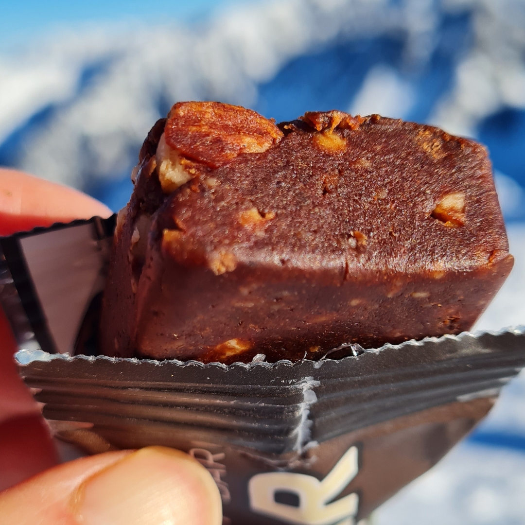 Tout savoir pour bien débuter le ski le guide complet pour votre nutrition sportive à la montagne avec les barres proteinees bio Lifebar