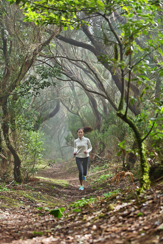 courir en pleine conscience en forêt